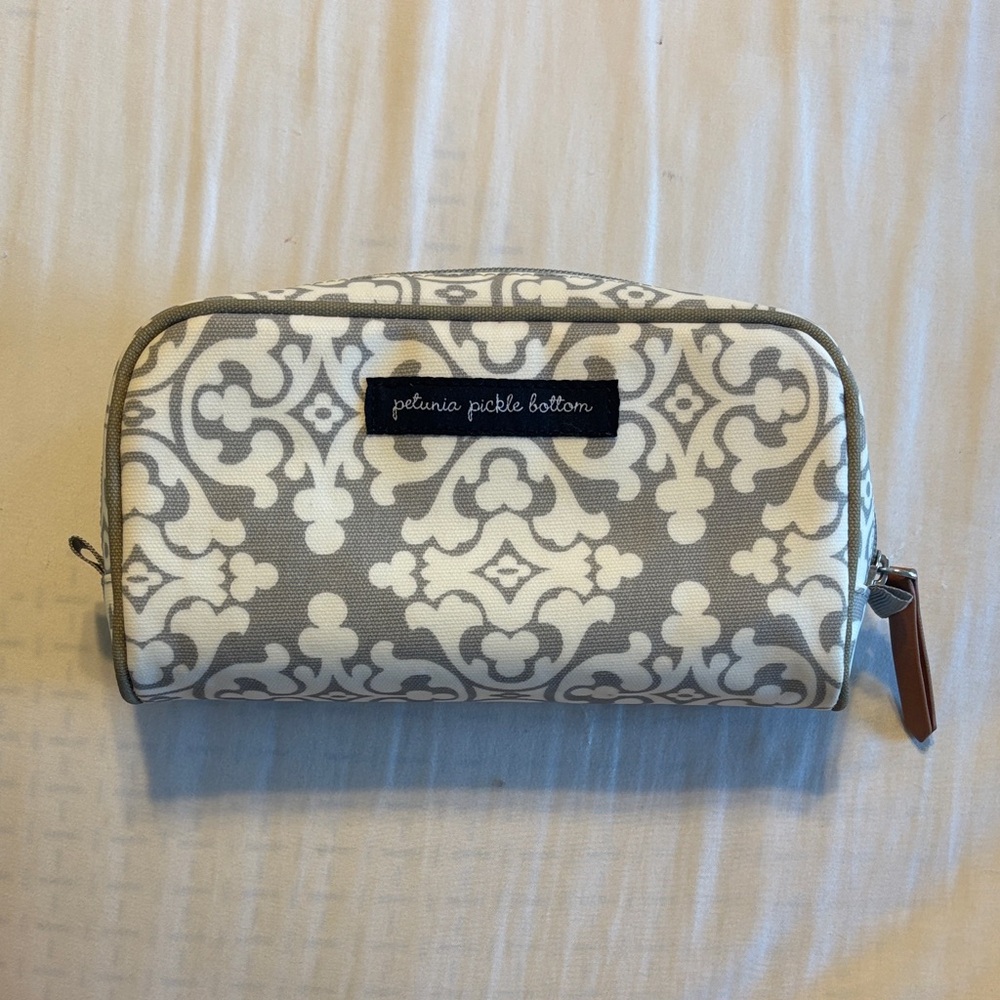Petunia Pickle Bottom Gray and White Breakfast in Berkshire Small Travel Bag